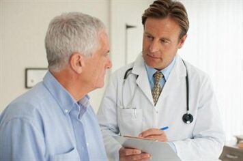 Prostatitis patient consults with urologist